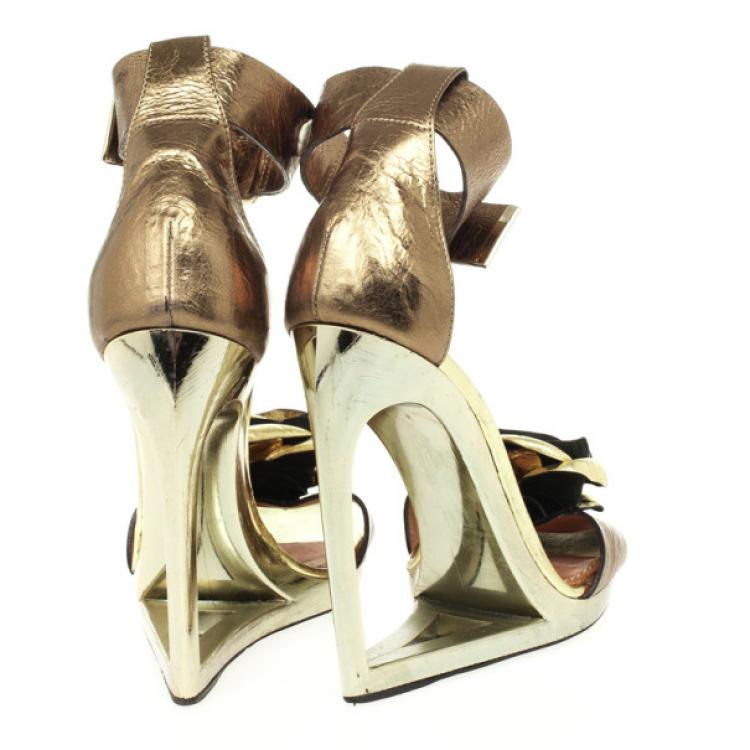 Pre Owned Lanvin Frame Wedge Metallic Leather Flower Embellished Sandals Size 36