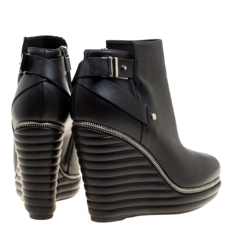 مملوكة مسبقًا Enio Silla For Le Silla Black Leather Quilted Wedge Ankle Boots Size 40