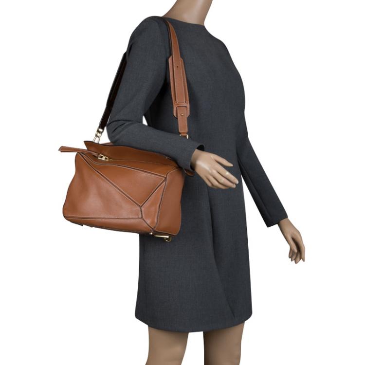 【関税送料込】Loewe Pebbled Leather Puzzle Bag Brown Loewe // Brown Large Puzzle Bag – VSP Consignment