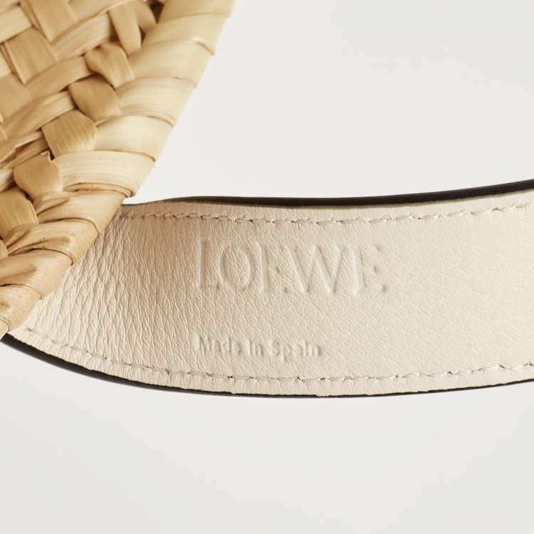 Pre Owned Loewe White/Cream Woven Raffia and Leather Anagram Basket Bag