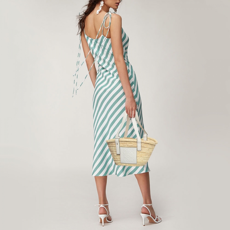 Pre Owned Loewe White/Cream Woven Raffia and Leather Anagram Basket Bag