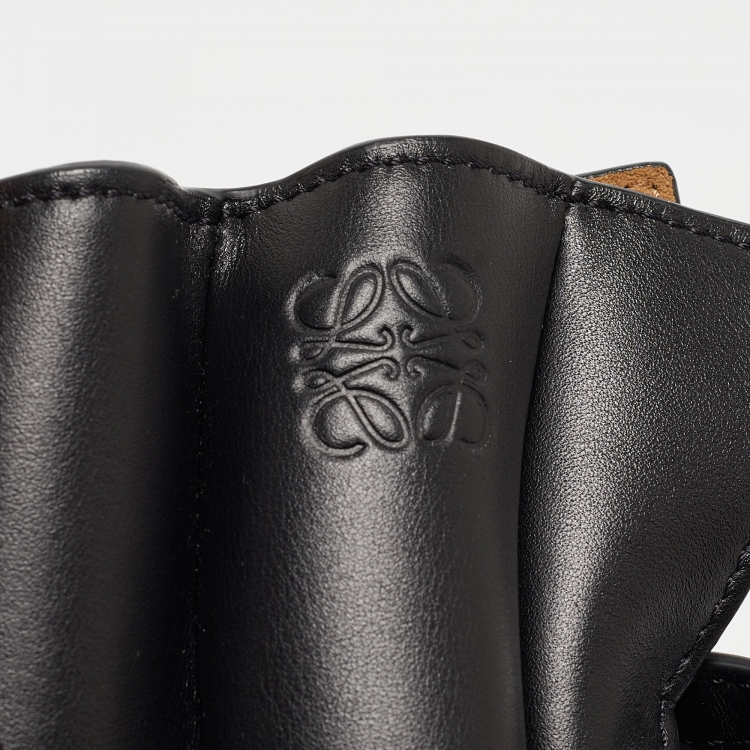 Pre Owned Loewe Black Leather Flamenco Knot Shoulder Bag