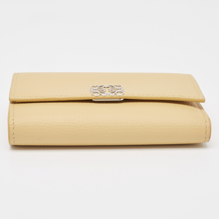 Pre Owned Loewe Yellow Leather Anagram Trifold Wallet