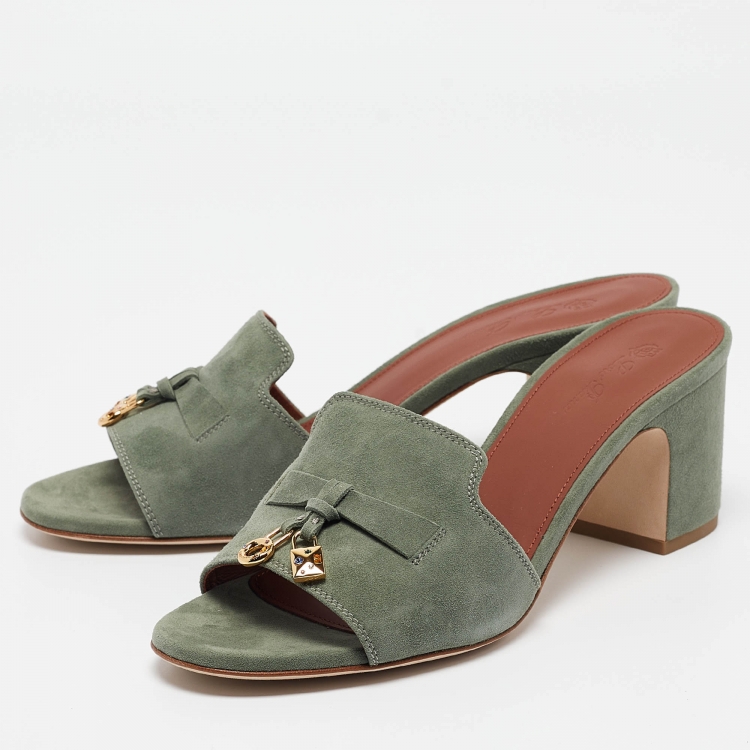 مملوكة مسبقًا Loro Piana Green Suede Summer Charms Slide Sandals Size 38.5