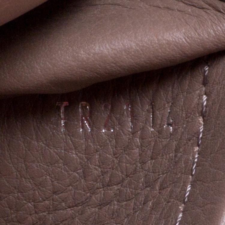 مملوكة مسبقًا Louis Vuitton Red Taurillon Leather Capucines MM Bag