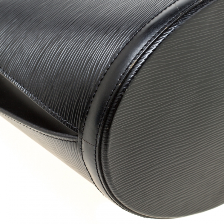 مملوكة مسبقًا Louis Vuitton Black Epi Leather Cluny Bag