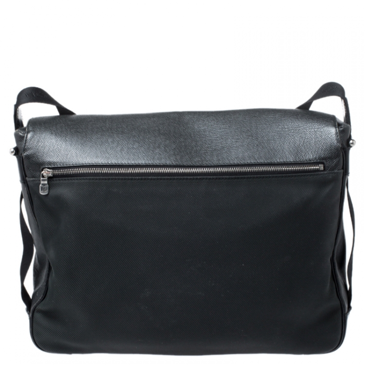 Pre Owned Louis Vuitton Black/Green Taiga Dersou Messenger Bag