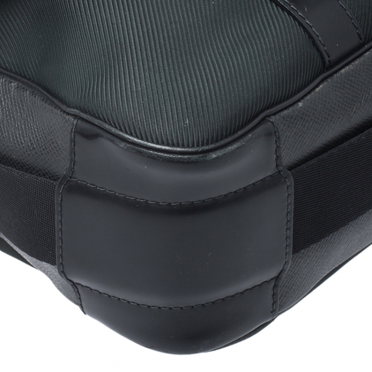 Pre Owned Louis Vuitton Black/Green Taiga Dersou Messenger Bag