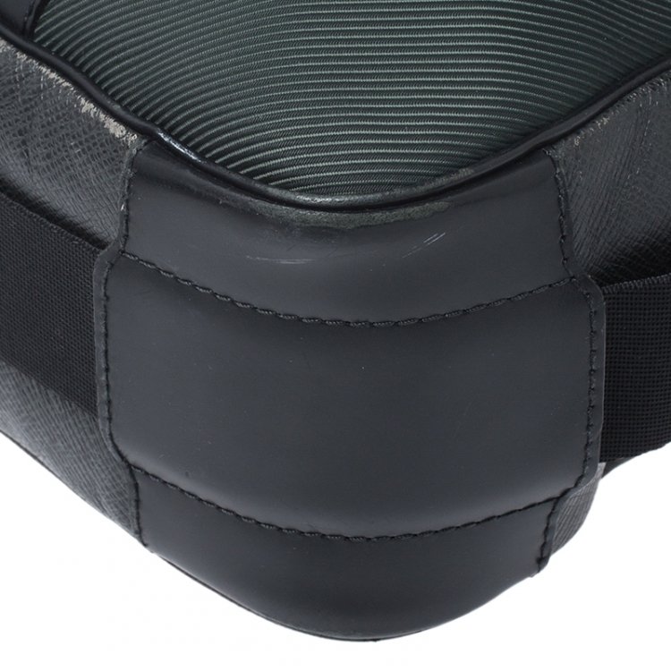 Pre Owned Louis Vuitton Black/Green Taiga Dersou Messenger Bag