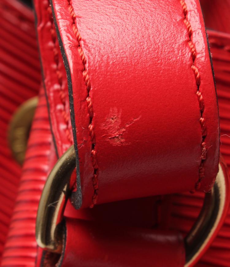 مملوكة مسبقًا Louis Vuitton Red Epi Leather Neo Bucket Bag
