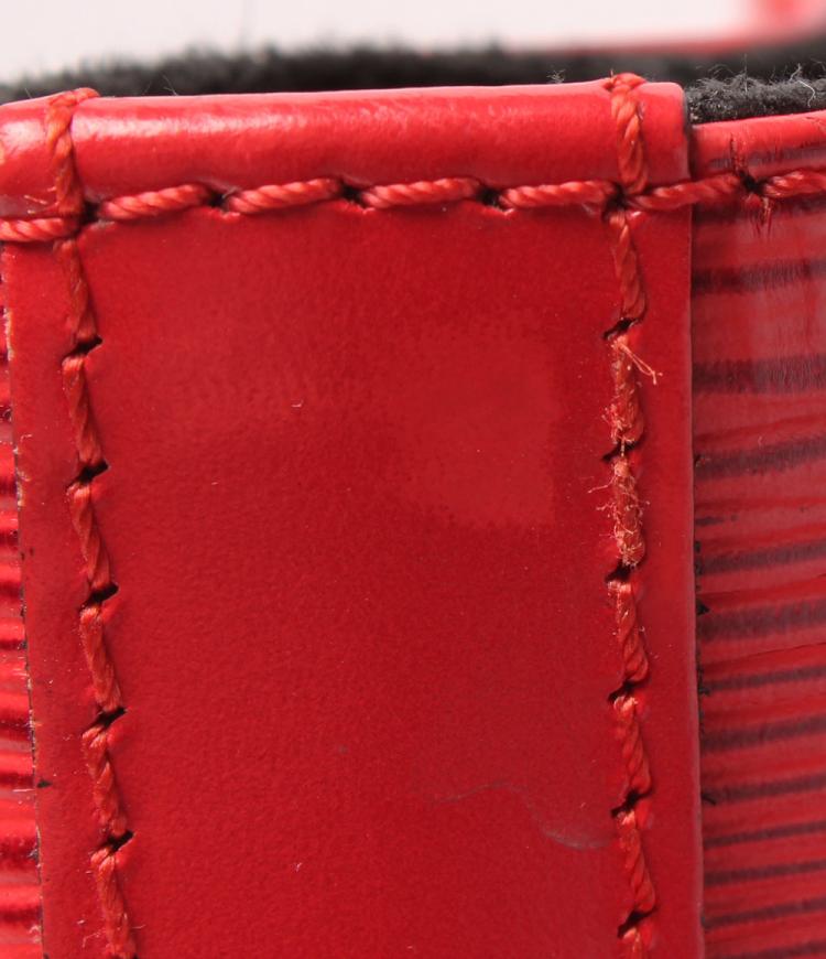 مملوكة مسبقًا Louis Vuitton Red Epi Leather Neo Bucket Bag