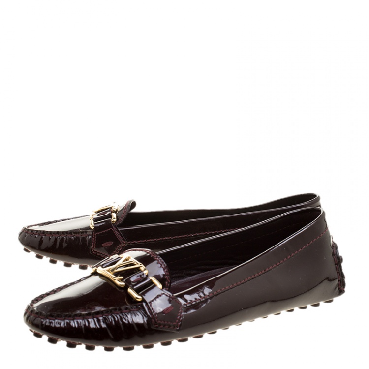 مملوكة مسبقًا Louis Vuitton Bordeaux Patent Leather Oxford Loafers Size 37.5