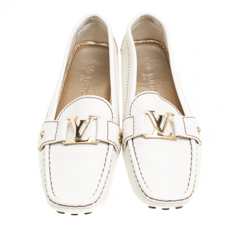 مملوكة مسبقًا Louis Vuitton Off White Leather Oxford Loafers Size 38.5