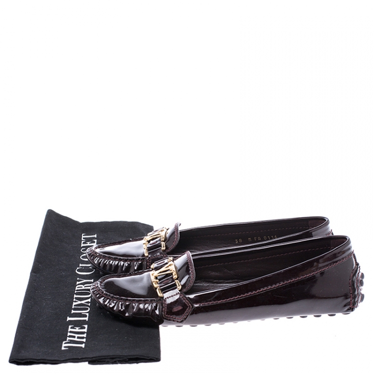 مملوكة مسبقًا  Louis Vuitton Burgundy Patent Leather Logo Detail Slip On Loafers Size 38
