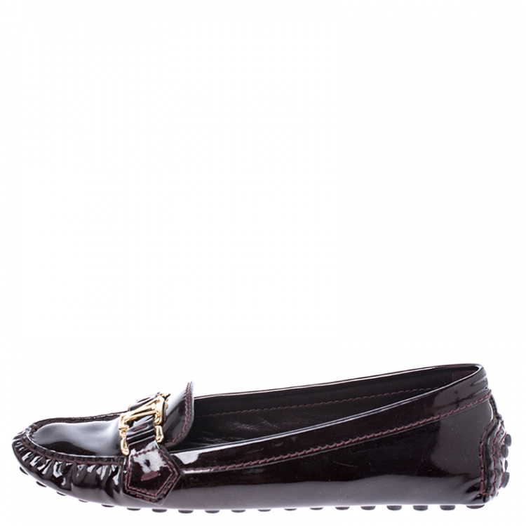 مملوكة مسبقًا  Louis Vuitton Burgundy Patent Leather Logo Detail Slip On Loafers Size 38