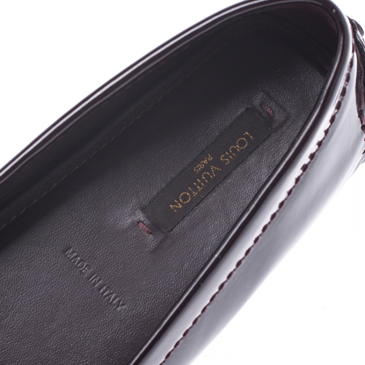 مملوكة مسبقًا  Louis Vuitton Burgundy Patent Leather Logo Detail Slip On Loafers Size 38