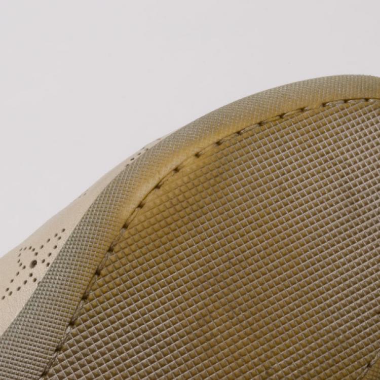 مملوكة مسبقًا Louis Vuitton Gold Mahina Leather Trainers Size 36