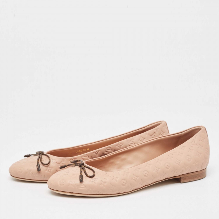 مملوكة مسبقًا Louis Vuitton Beige Monogram Embossed Leather Nina Ballet Flats Size 40