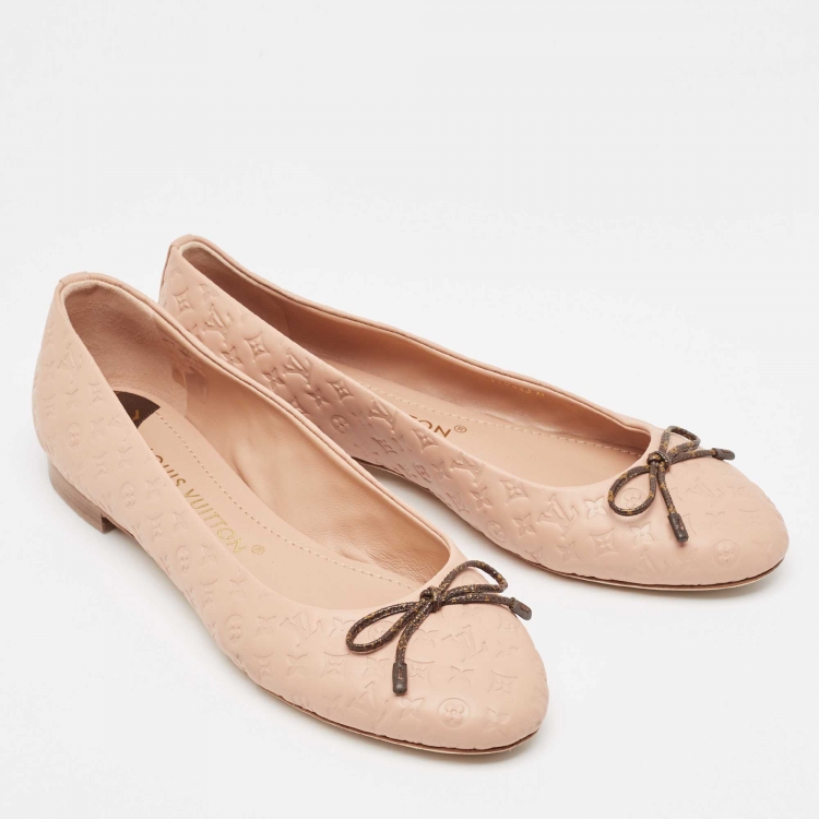 مملوكة مسبقًا Louis Vuitton Beige Monogram Embossed Leather Nina Ballet Flats Size 40