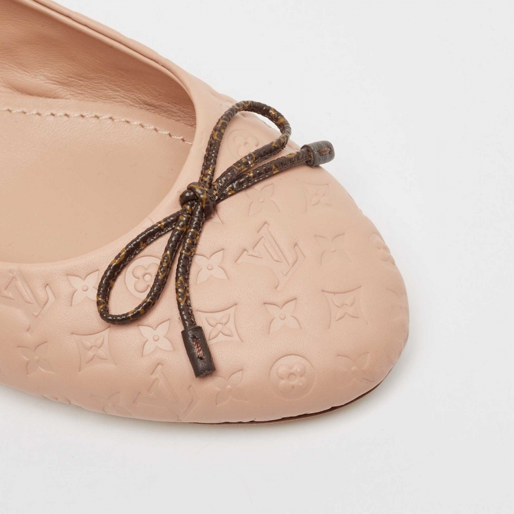 مملوكة مسبقًا Louis Vuitton Beige Monogram Embossed Leather Nina Ballet Flats Size 40