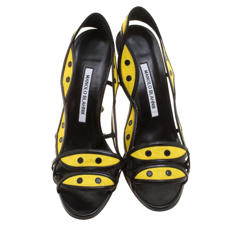 مملوكة مسبقًا Manolo Blahnik Two Tone Cutout Canvas and Leather Slingback Sandals Size 39.5