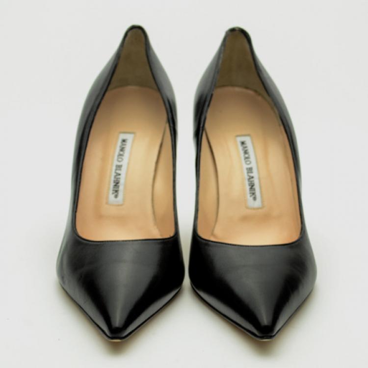 Pre Owned Manolo Blahnik Black Leather Pointed Toe Pumps Size 40