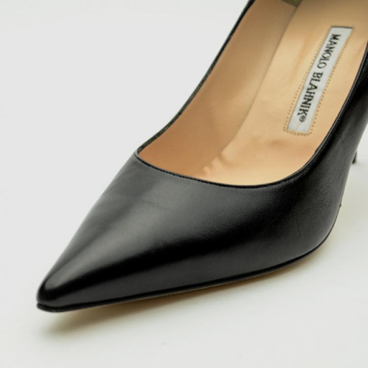 Pre Owned Manolo Blahnik Black Leather Pointed Toe Pumps Size 40