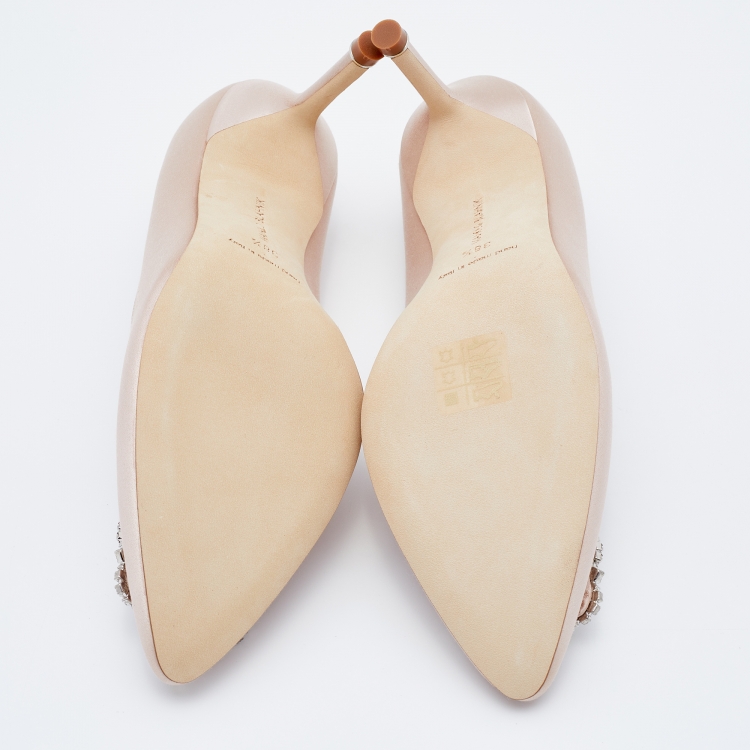 Pre Owned Manolo Blahnik Nude Satin Hangisi Pumps Size 38.5