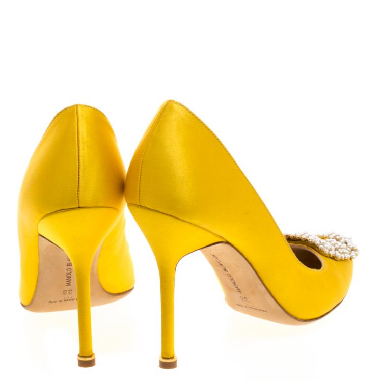Pre Owned Manolo Blahnik Canary Yellow Satin Hangisi Embellished Pumps Size 38