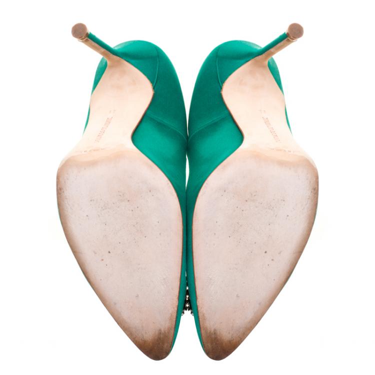 Pre Owned Manolo Blahnik Green Satin Hangisi Embellished Pumps Size 41