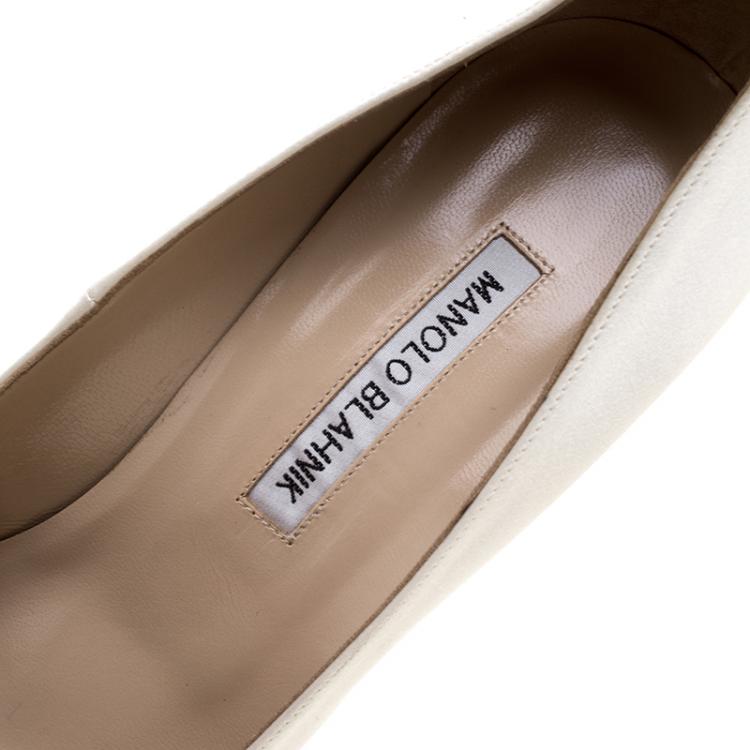 مملوكة مسبقًا Manolo Blahnik Ivory Satin Okkava Crystal Embellished Pumps Size 41