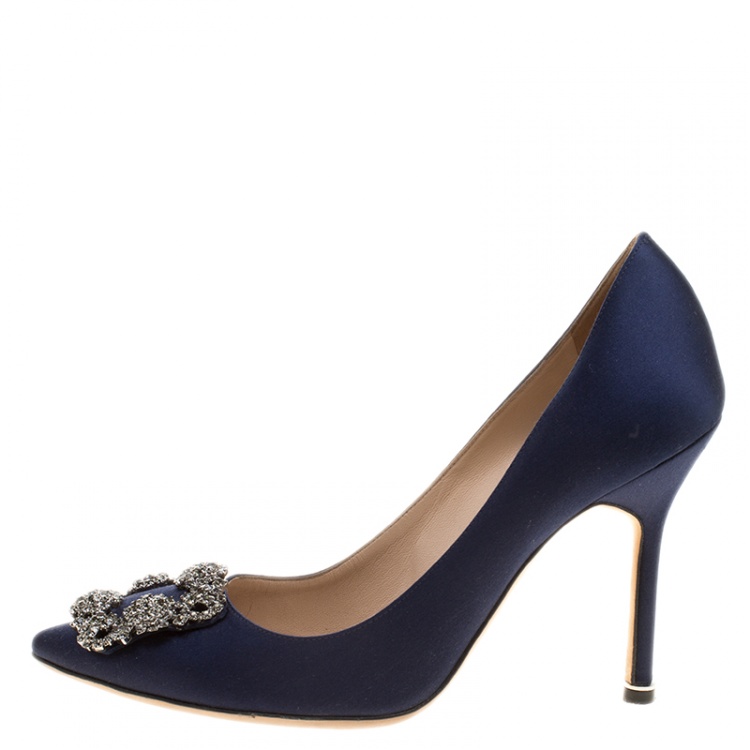 مملوكة مسبقًا Manolo Blahnik Navy Blue Satin Hangisi Embellished Pumps Size 37.5