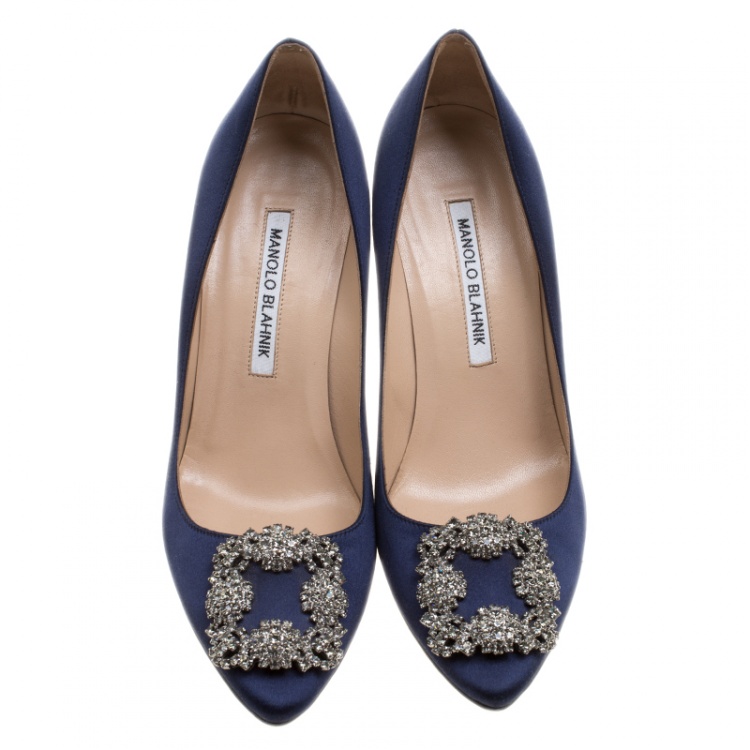 مملوكة مسبقًا Manolo Blahnik Navy Blue Satin Hangisi Embellished Pumps Size 37.5