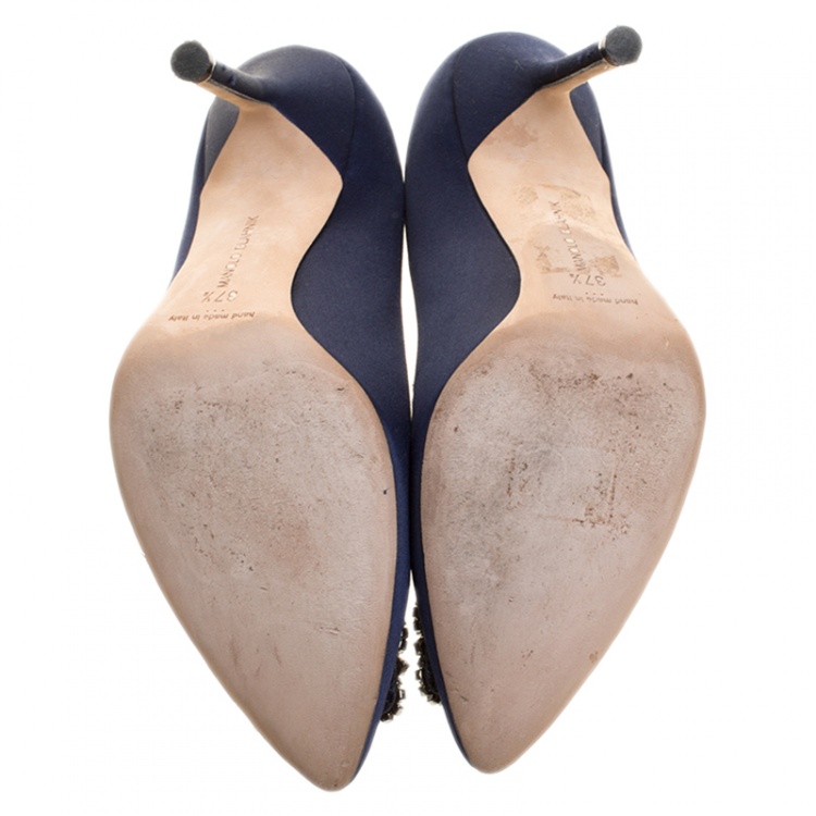 مملوكة مسبقًا Manolo Blahnik Navy Blue Satin Hangisi Embellished Pumps Size 37.5