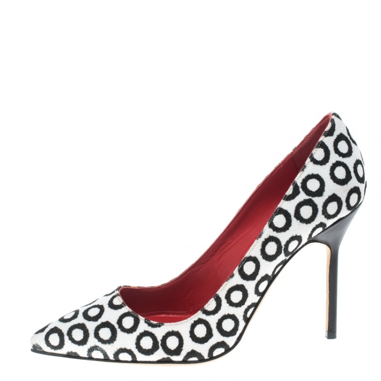 Pre Owned Manolo Blahnik Monochrome Circle Printed Canvas BB Pointed Toe Pumps Size 36.5