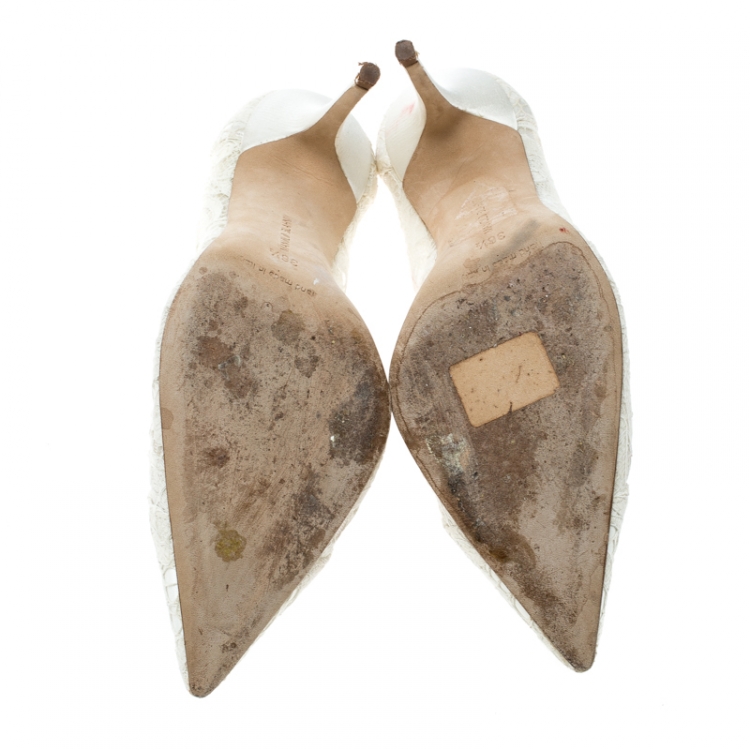 مملوكة مسبقًا Manolo Blahnik Off White Lace and Satin Borlak Crystal Embellished Pumps Size 36.5