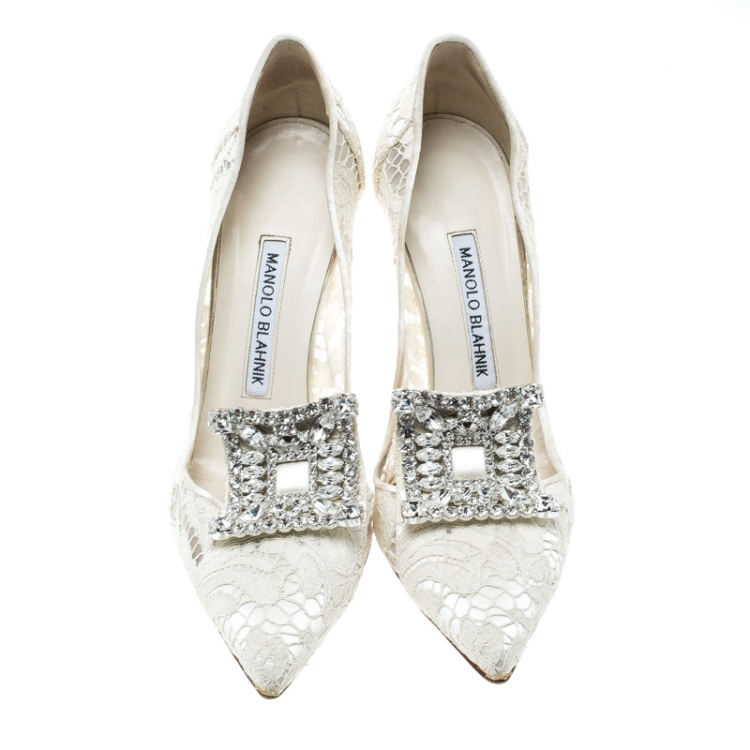 مملوكة مسبقًا Manolo Blahnik Off White Lace and Satin Borlak Crystal Embellished Pumps Size 36.5