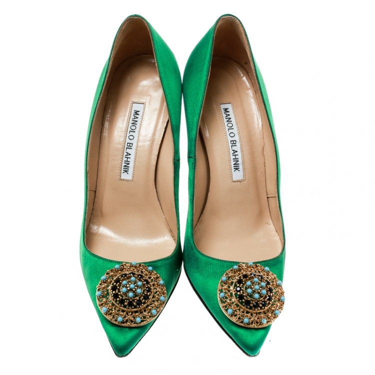 Pre Owned Manolo Blahnik Green Satin Giuba Brooch Embellished Pumps Size 36