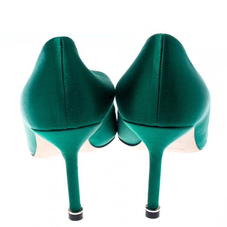 مملوكة مسبقًا Manolo Blahnik Green Satin Hangisi Embellished Pumps Size 38