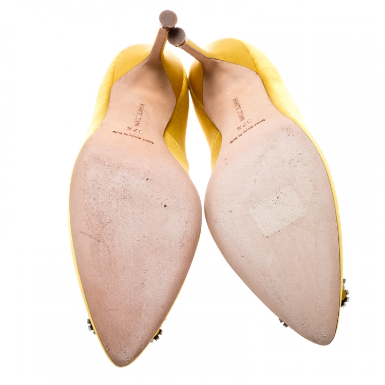 Pre Owned Manolo Blahnik Yellow Satin Hangisi Crystal Embellished Pumps Size 37.5