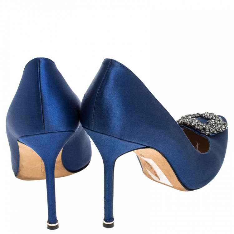 مملوكة مسبقًا Manolo Blahnik Blue Satin Jewel Buckle Hangisi Pumps Size 40