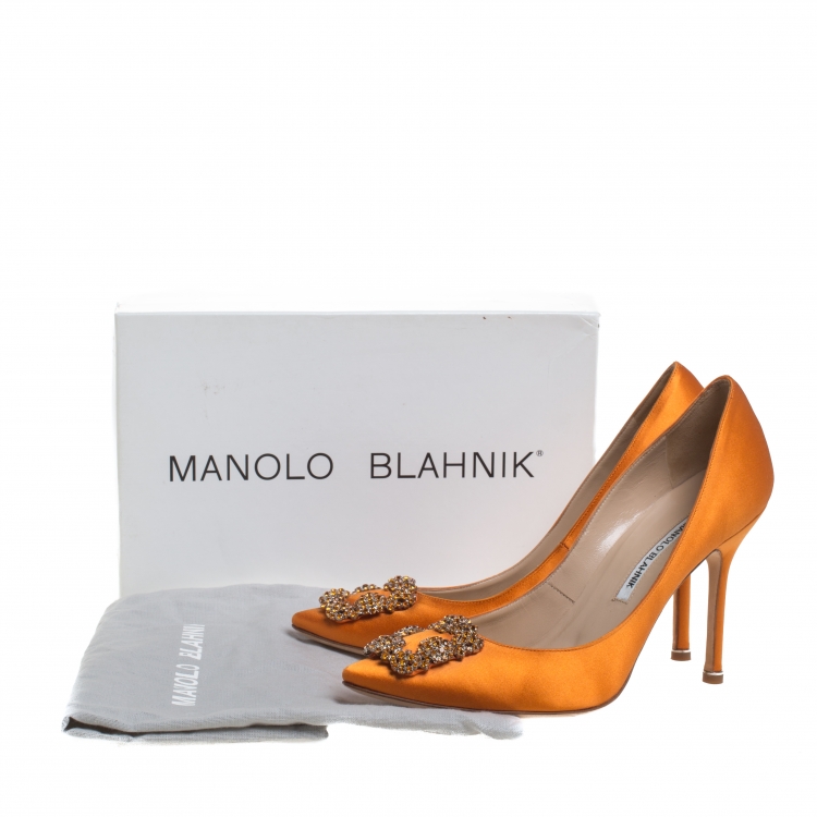 مملوكة مسبقًا Manolo Blahnik Orange Satin Hangisi Crystal Embellished Pumps Size 39.5