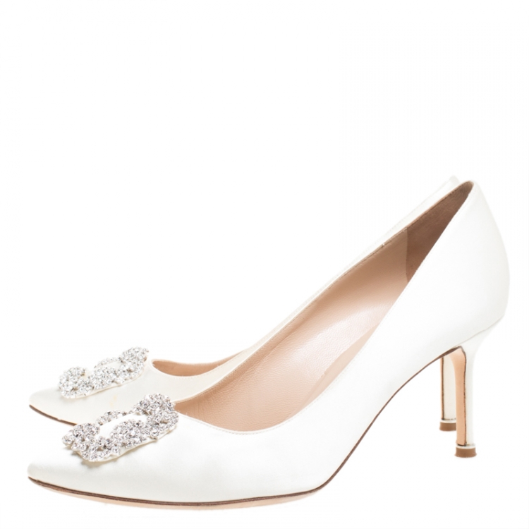 Pre Owned Manolo Blahnik White Satin Hangisi Embellished Pointed Toe Pumps Size 42