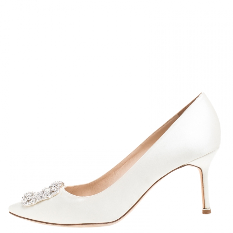 Pre Owned Manolo Blahnik White Satin Hangisi Embellished Pointed Toe Pumps Size 42