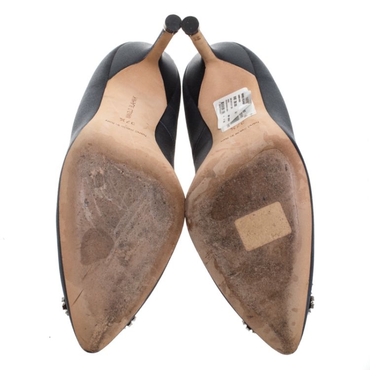 مملوكة مسبقًا Manolo Blahnik Grey Satin Hangisi Pumps Size 37.5
