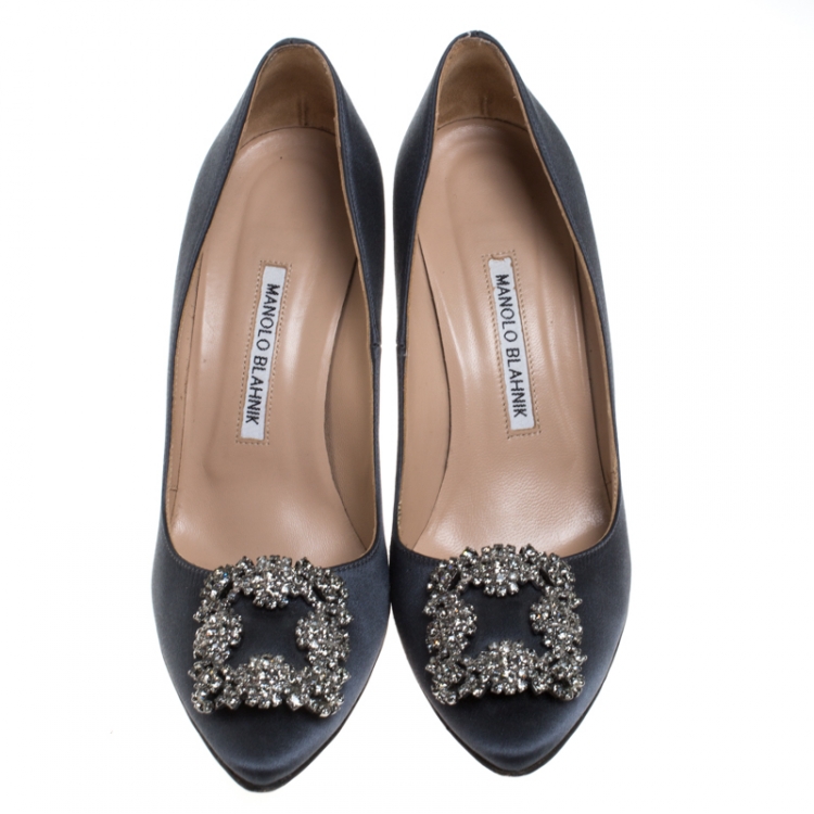 مملوكة مسبقًا Manolo Blahnik Grey Satin Hangisi Pumps Size 37.5
