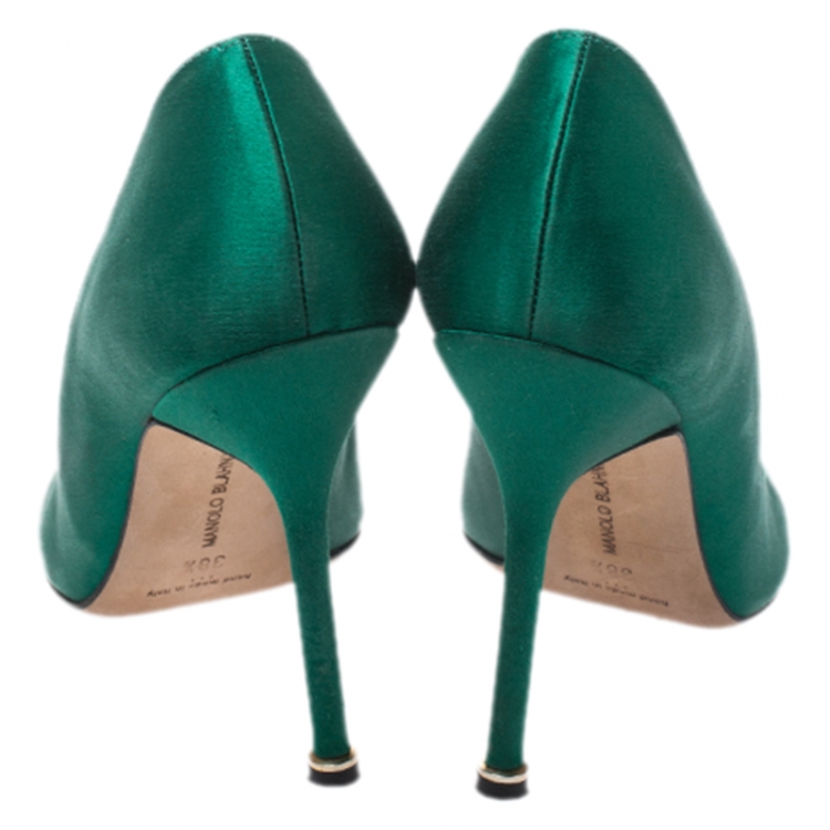 Pre Owned Manolo Blahnik Green Satin Hangisi Embellished Pointed Toe Pumps Size 38.5