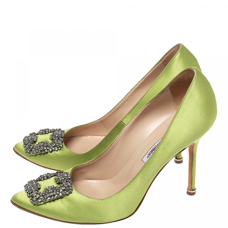 مملوكة مسبقًا Manolo Blahnik Green Satin Hangisi Crystal Embellished Pumps Size 40