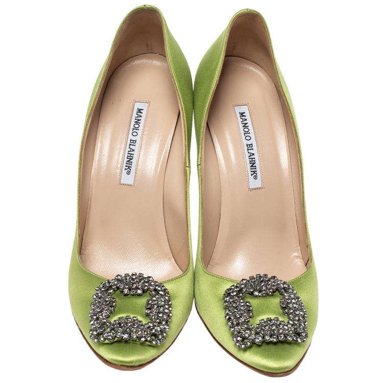 مملوكة مسبقًا Manolo Blahnik Green Satin Hangisi Crystal Embellished Pumps Size 40