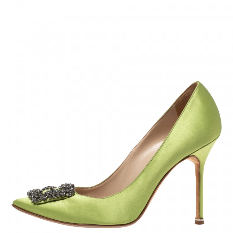 مملوكة مسبقًا Manolo Blahnik Green Satin Hangisi Crystal Embellished Pumps Size 40